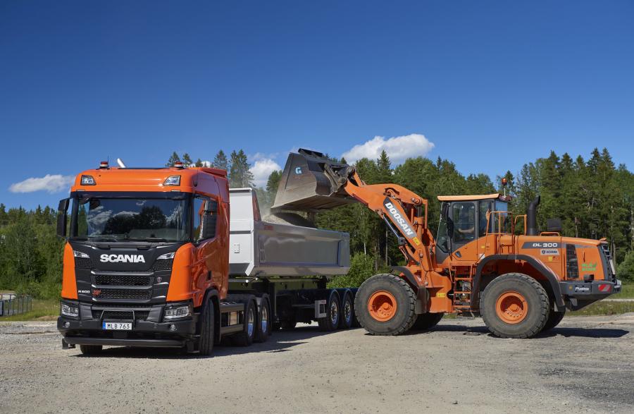  Scania R 500 XT 6x4 with Tipper Semitrailer 2017 года  (фото 1 из 8)
